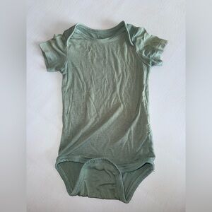 KYTE baby green onesie